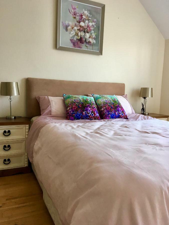 Fuchsia House Villa Knights Town Bagian luar foto